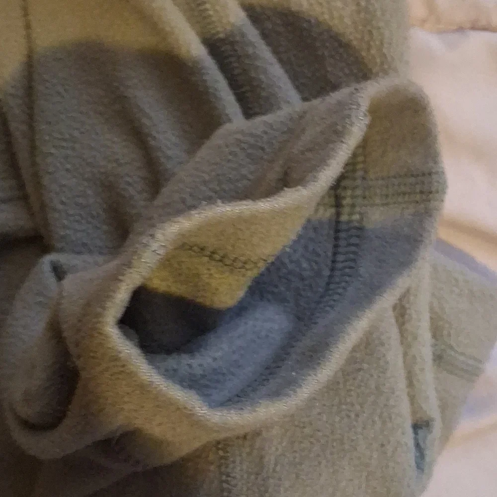 Patagonia Womens 1/4 Zip-Up Microfleece Sweater in Light Gray - Picture 3 of 5